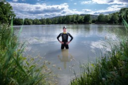 Leistungschwimmer Erik Edelmann bei Freiwassertraining im Seewaldsee Vaihingen - Fotoprojekt Nur-so-halb von Stefanie Morlok Fotografin